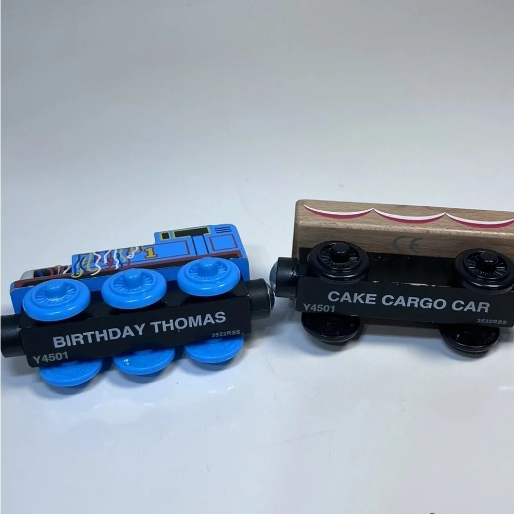 Thomas & Friends Wooden Railway Happy Birthday Thomas w/Cake Cargo‎ Car *no cake
